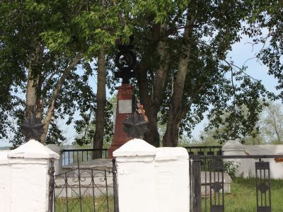 Памятник борцам Октябрьской революции, установленный на братской могиле