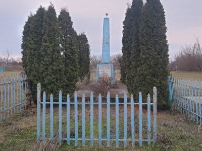 Братская могила с памятником