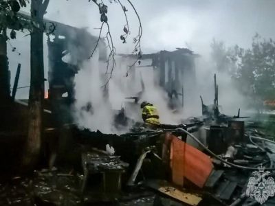 В Алдане в сгоревшем доме нашли тела двух человек