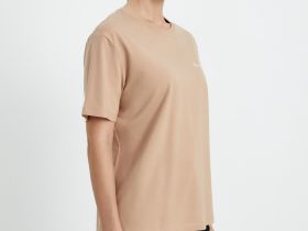 Базовая футболка прямого кроя