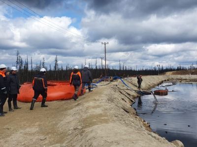 Прокурорскую проверку провели на месте разлива нефти в Ленском районе