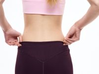 Бордовые спортивные легинсы клёш в рубчик Глория Джинс