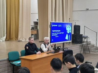 В Якутске эксперт по противодействию терроризму встретился с учениками школы №35