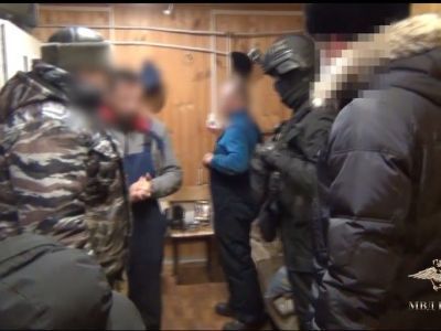 Житель Якутии создал нелегальный мини-завод по производству нефтепродуктов