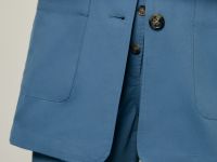 Однобортный жакет с накладными карманами