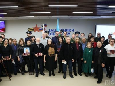 Семьям погибших участников СВО из Якутии вручили ордена Мужества