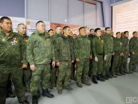 Работы фронтовых фотографов и художника показали в Якутске