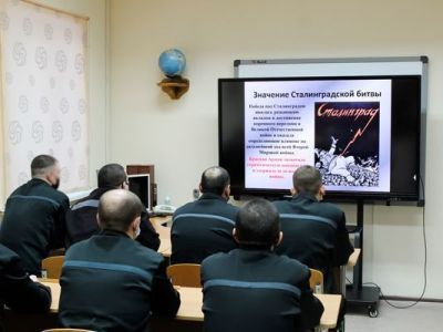 В следственном изоляторе Якутска для осужденных провели урок памяти