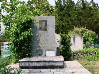 Могила В.В.Абашева, погибшего при исполнении интернационального долга в ДРА