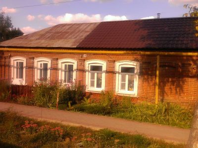 Жилой дом в одной связи с хозяйственной постройкой