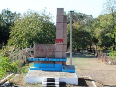 Братская могила советских воинов