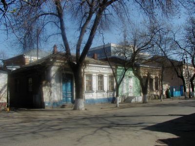 Памятное место, где в 1917 г. размещались Екатеринодарский городской комитет большевиков и редакция газеты "Прикубанская правда"