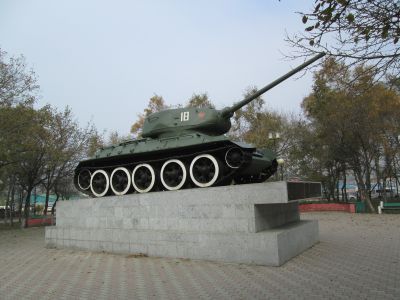 Памятник танковой колонне "Приморский комсомолец"