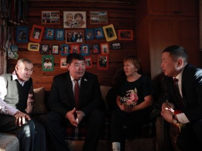 Спикер Ил Тумэна встретился с семьей мобилизованного солдата из Чурапчинского района Якутии