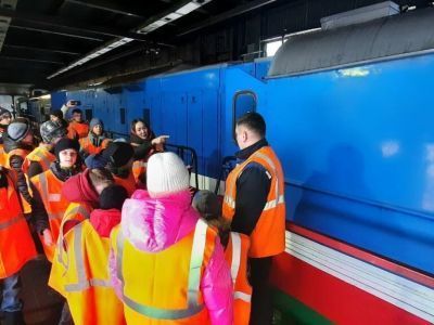 Школьников Алданского района познакомили с работой железной дороги