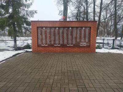 Памятник воинам-землякам, погибшим в годы войны