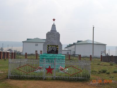 Братская могила 2-х красногвардейцев, павших в 1918 г. в борьбе за власть Советов и 5-ти колхозных активистов, растерзанных в 1931 г. во время кулацкого выступления