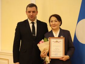 В Якутске наградили лучших сотрудников ЗАГС по итогам 2025 года
