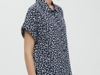 Блузка свободного силуэта с коротким рукавом