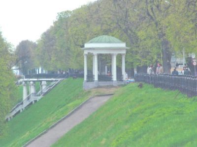 Решетка и откосы Волжской набережной