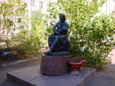 Колыханка (Колыбельная песня) Скульптор Азгур З.И. Бронза, гранит