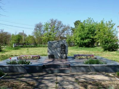 Памятный знак в честь воинов-односельчан, погибших в годы Великой Отечественной войны