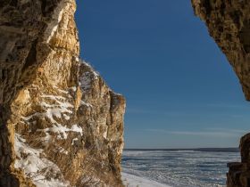 Пещеры и наскальные рисунки реки Лена и речки Большое Кэтэмэ