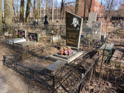 Могила Комарова Александра Николаевича (1922-1982 гг.) – Героя Советского Союза