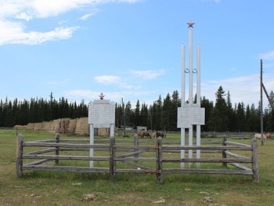 Памятник в честь 50-летия Победы в Великой Отечественной войне