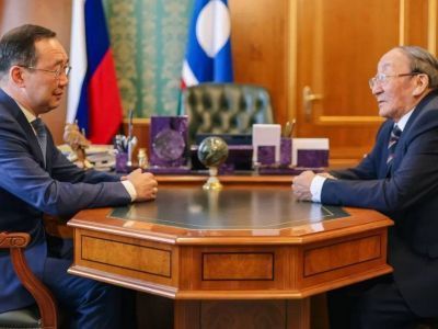 Глава Якутии встретился с почетным гражданином республики Егором Ларионовым