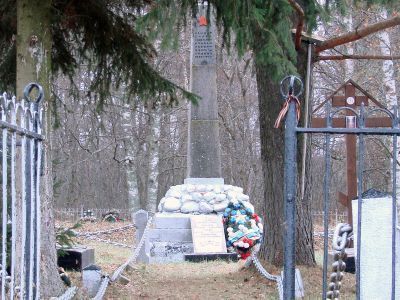 Братские захоронения советских воинов, погибших в 1939-40 гг., близ реки Бурной