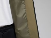 Ветровка с капюшоном