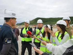 В русло реки вывели второй коффердам для строительства Ленского моста