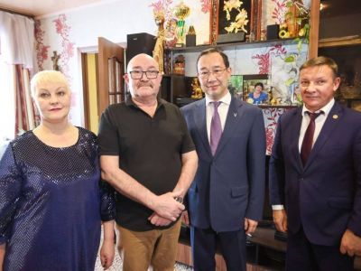 Айсен Николаев встретился с отцом Героя России из Алданского района Якутии