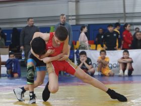 На республиканском турнире в Олекминском улусе определены лучшие борцы