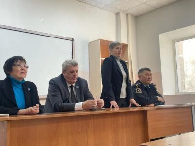Марина Бахилина встретилась с коллективом Государственной противопожарной службы Якутии