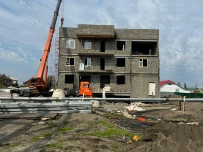Шесть многоквартирных домов строятся для переселенцев из аварийного жилья в Среднеколымске