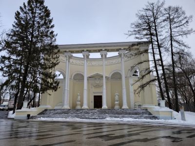 Главный фасад павильона "Кролиководство"