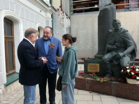 В Центральном Доме журналиста состоялось торжественное возложение цветов к памятнику фронтовым корреспондентам