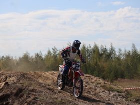 В Кысыл-Сыре прошли соревнования по мотокроссу