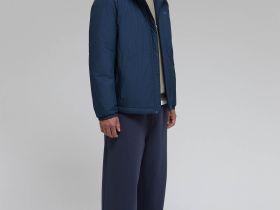 Утепленная куртка с капюшоном