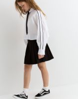 Белая школьная укороченная рубашка с кантом и вышивкой Глория Джинс
