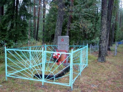 Братское захоронение советских воинов, погибших в 1941-44 гг.