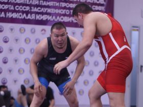 В Якутске выявили чемпионов республики по вольной борьбе среди ветеранов