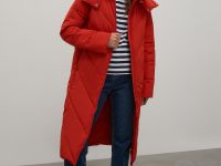 Утепленное пальто с капюшоном