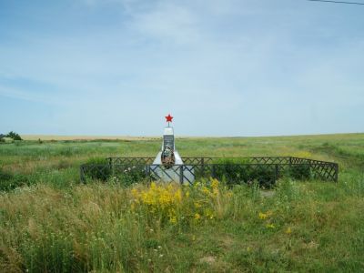 Братская могила советских воинов, погибших в период Сталинградской битвы