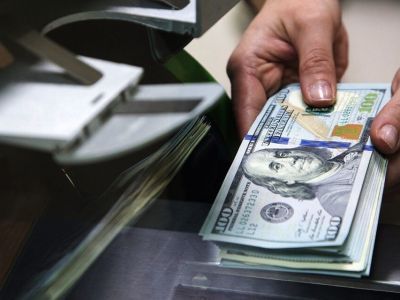 Курс доллара вырос до 64,4 рубля