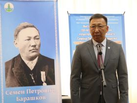 В Якутске открыли выставку к 150-летию Семена Барашкова