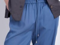 Укороченные брюки свободного силуэта