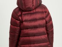 Удлиненный пуховик полуприлегающего силуэта